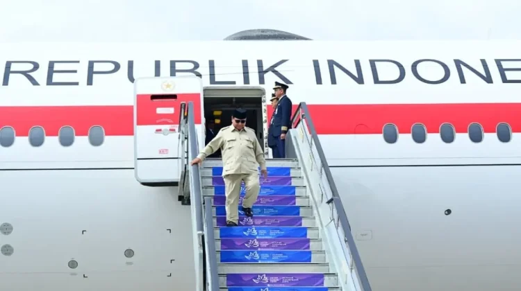 Prabowo Welcomed by Indonesian Students at Eastern Economic Forum