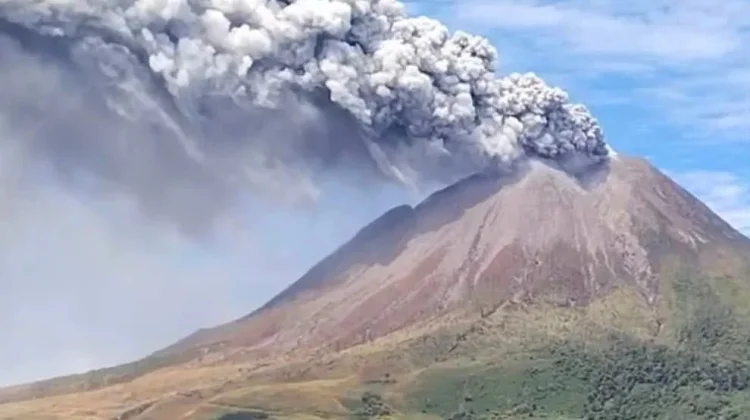 Officials Rule Out Chain Reaction in Six Volcano Eruptions