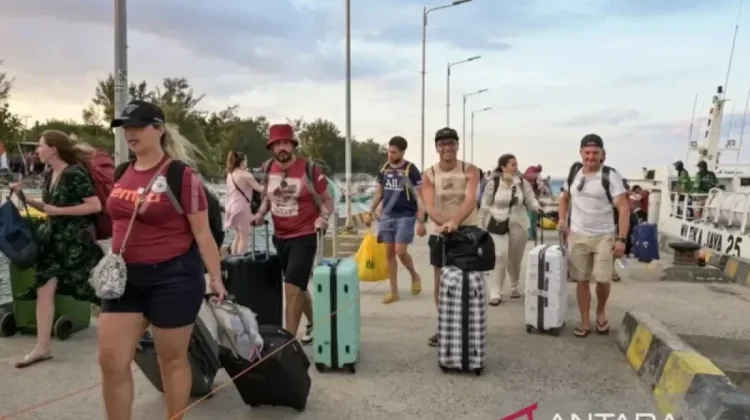 Clean Water Crisis Forces Hundreds of Tourists to Leave Gili Trawangan Early