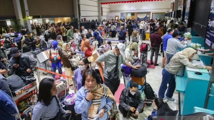 Four Major Indonesian Airports Close Due to Mount Anak Krakatau Eruption