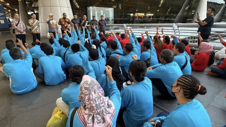 Indonesia Repatriates 81 Migrant Workers From Malaysia
