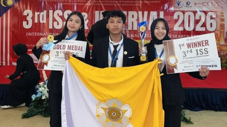 UGM Students Win Gold Medal for Dairy Byproduct Sausage Innovation