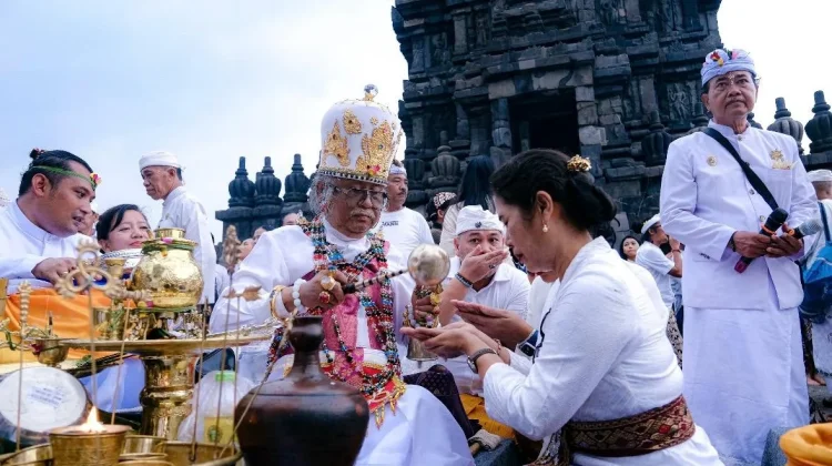 Prambanan, Borobudur, Mendut and Pawon Set for Religious Use
