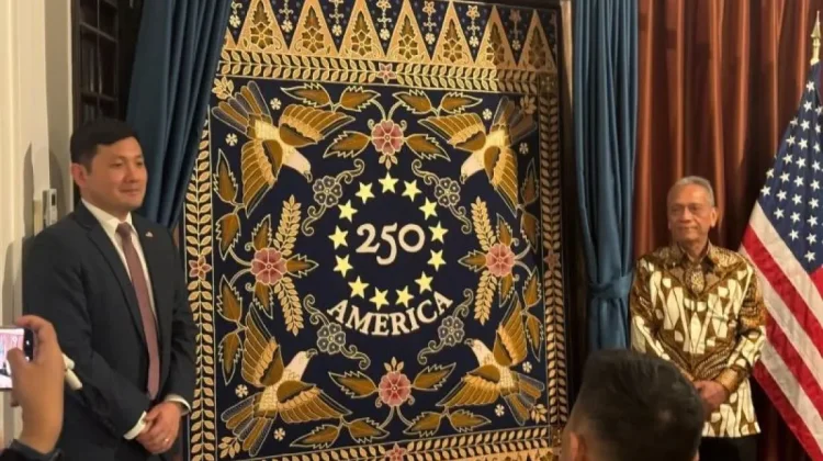 Batik F-250 Blends Indonesian Art with US History