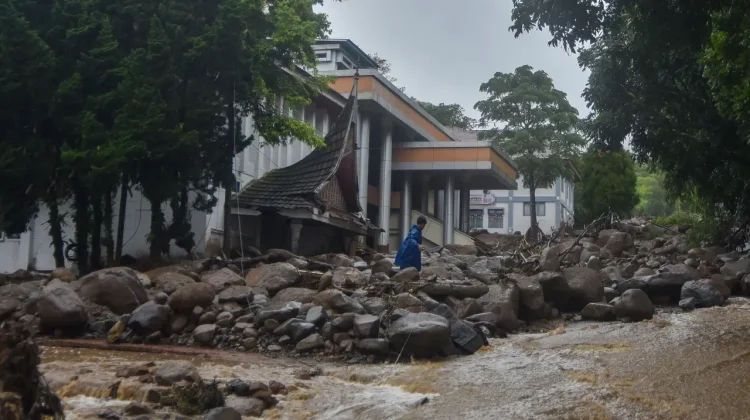 Flash Floods Hit West Sumatra’s Solok, 32 People Displaced