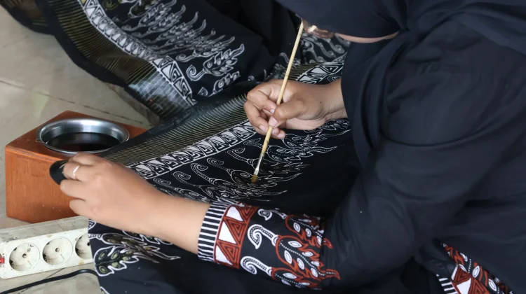 Official Uniform Rule in Bojonegoro Strengthens Obor Sewu Batik Cultural Identit