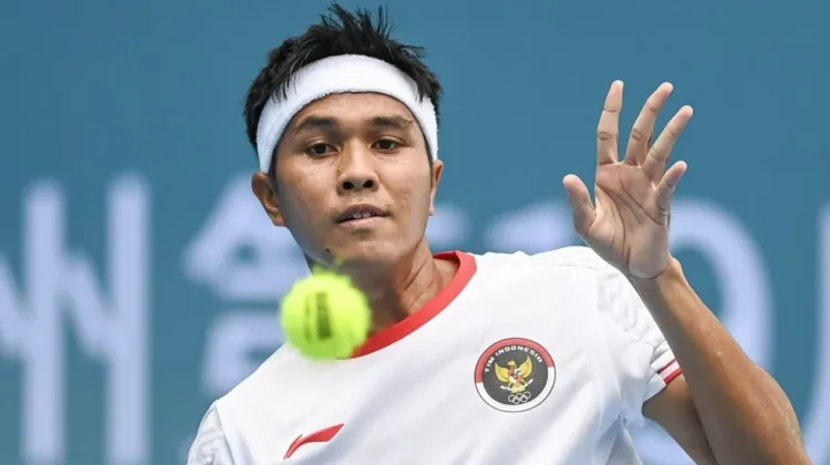Rifqi Fitriadi Sets Up Quarterfinal Bid with Straight-Sets Victory