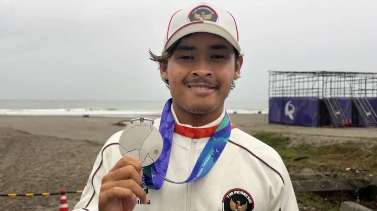 Indonesian Surfer Pajar Ariyana Wins Asian Games Silver After Reaching Final
