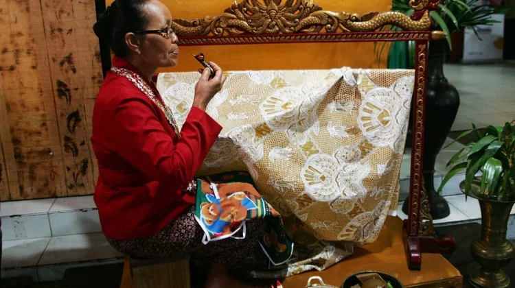 Batik Industry Faces Succession Challenge, Competition from Printed Fabrics