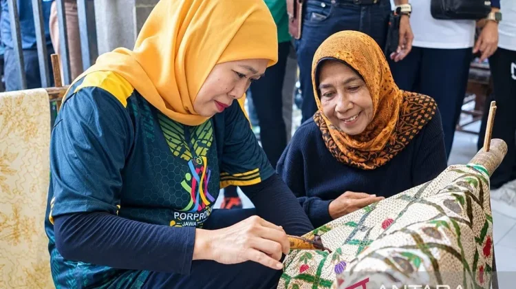 East Java Celebrates Batik Day with 'Batik Berlayar' River Event