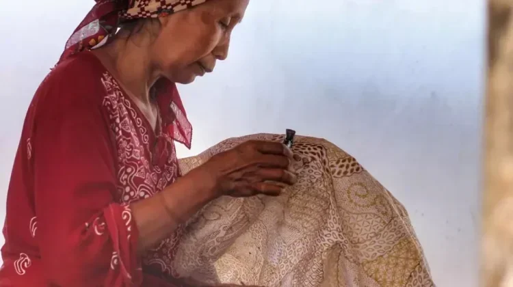 Madura Hand-Drawn Batik Gains Modern Appeal for Youth