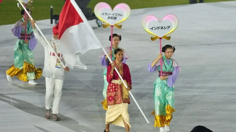 Meydiana Reinnamah Showcases Balinese Heritage at Asian Games Closing Ceremony