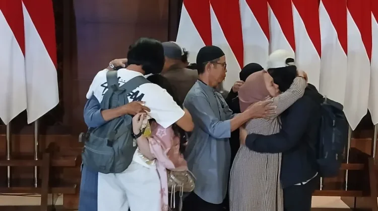 Four Indonesian Crew Freed from Somali Pirates Return Home Safely