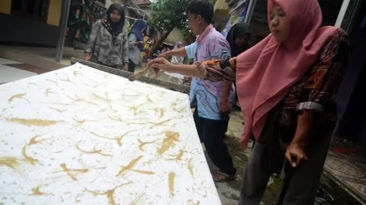 Batik Ciprat Empowers People with Disabilities in Tegal Regency - RRI.co.id