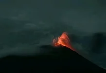 Mount Ili Lewotolok Erupts, Ejecting Incandescent Material Up to 300 Meters