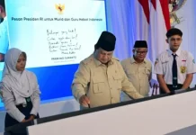 Indonesia Distributes 280,000 Interactive Digital Panels to Schools