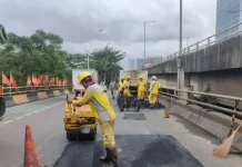 North Jakarta Repairs 287 Penjaringan Potholes Amid Rain and Traffic