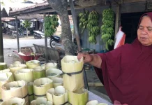 Aceh’s Signature Timun Suri Wrapped in Banana Stems for Iftar