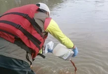 Govt, Local Community Neutralize Chemical Pollution in Tangerang River