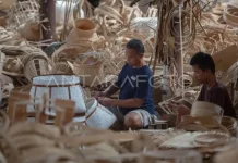 Geopolitical Tensions Force Yogyakarta Artisans to Redraw Global Export Maps