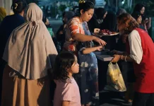Weh-Weh Buweh Tradition Enlivens 21st Night of Ramadan in Demak