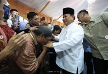 President Greets Residents at 2026 Eid al-Fitr Open House at Merdeka Palace