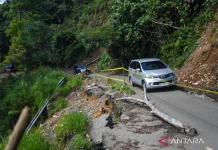 Traffic Remains Smooth on West Sumatra’s Kelok 44 Despite Severe Road Damage