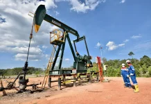 Global Oil Prices Surge Amid US–Iran Tensions, Analyst Predicts Further Rise