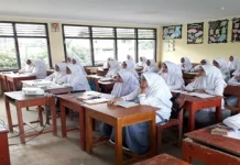 Indonesia Keeps Classroom Learning, Cancels Online Schooling Plan