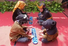 Congkak Revived in Bukittinggi as Tool for Cultural and Cognitive Growth