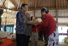 Sultan Urges Religious Leaders to Use Mosques for National Education