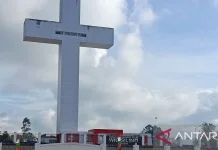 Tugu Salib Wio Silimo: A Spiritual Beacon Overlooking the "Refrigerator City"