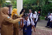 Pekanbaru Administration Guarantees Free Uniforms for Underprivileged Student