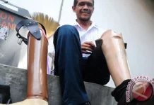 South Jakarta Distributes 20 Prosthetic Legs to Residents