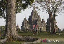 Candi Sewu and Ratu Boko Need Accelerated Restoration