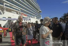 Oceania Vista Cruise Docks in Kupang, Bringing 400 Global Tourists (sudah dibuat)