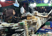 Exploring Benhil’s Famous Flat Price Food Stall in Central Jakarta