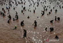 Lebaran Depok 2026 Opens with Ngubek Empang Tradition