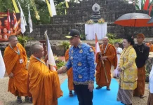 Sixteen Monks Begin 11-Day Walking Pilgrimage Across Central Java