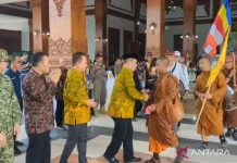 Madiun Welcomes 57 Buddhist Monks on Indonesia Walk for Peace