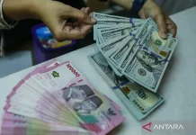 Rupiah Falls Past IDR 18,000 Amid Global Market Pressure