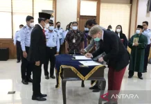 700 Dual Nationals Apply for Indonesian Citizenship, Minister Says