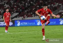 Mathew Baker Shines in Senior Team Debut, Guided by Kevin Diks