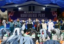 Govt Seizes 43 Containers of Smuggled Used Clothing in Jakarta and West Kalimantan
