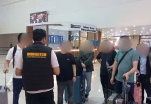 Surabaya Immigration Deports Eight Chinese Nationals Over Work Permit Violation