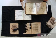 West Nusa Tenggara Rushes to Digitize Thousands of Endangered Ancient Manuscript