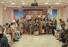 Rome Showcases Eco-Friendly Wastra Nusantara Fashion