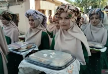 Pariaman Youth Revive Rare Serabi to In-Laws Tradition