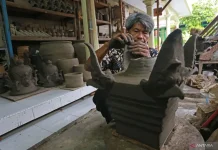 Cirebon Plans Educational Tourism for Sitiwinangun Pottery Village