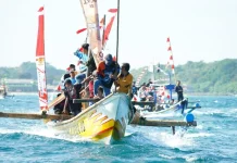 Garut's Tasyakur Nelayan Festival Draws Crowds to Santolo Beach